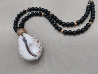 Men Necklaces Large Cowrie Shell Pendant Black Gold Beaded Jewelry