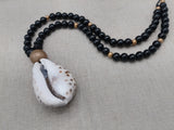 Men Necklaces Large Cowrie Shell Pendant Black Gold Beaded Jewelry