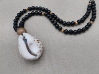 Men Necklaces Large Cowrie Shell Pendant Black Gold Beaded Jewelry