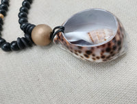 Men Necklaces Large Cowrie Shell Pendant Black Gold Beaded Jewelry