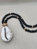 Men Necklaces Large Cowrie Shell Pendant Black Gold Beaded Jewelry