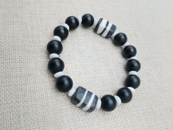 Black White Bracelet Beaded Unisex Size 7.5 Handmade Stretch Jewelry