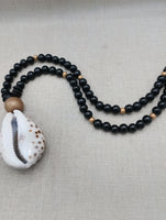 Men Necklaces Large Cowrie Shell Pendant Black Gold Beaded Jewelry