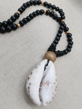 Men Necklaces Large Cowrie Shell Pendant Black Gold Beaded Jewelry