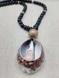 Men Necklaces Large Cowrie Shell Pendant Black Gold Beaded Jewelry