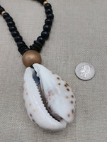 Men Necklaces Large Cowrie Shell Pendant Black Gold Beaded Jewelry