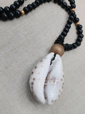 Men Necklaces Large Cowrie Shell Pendant Black Gold Beaded Jewelry